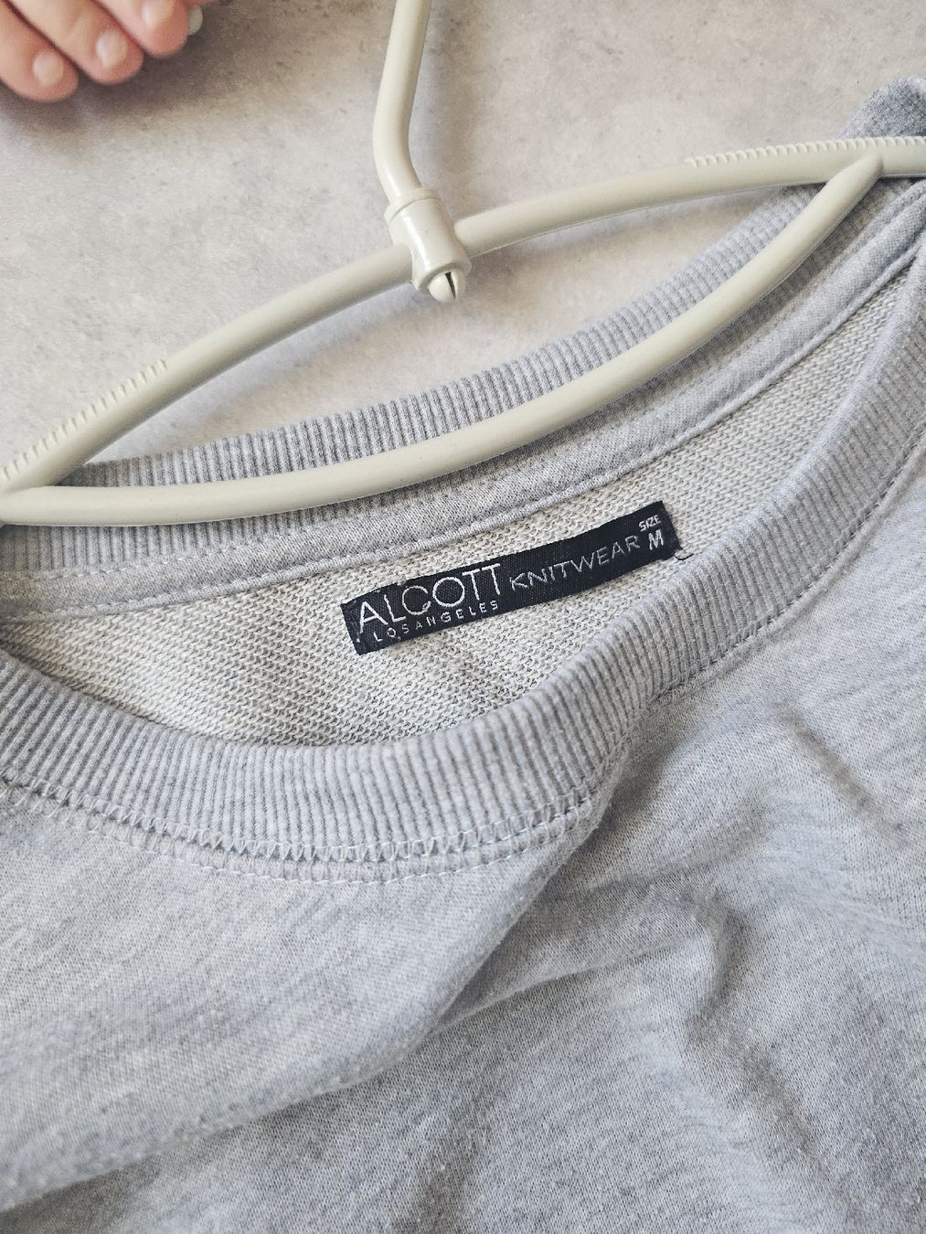 Pulls & Sweat-shirts: Pull  gris, taille S-M – D'occasion à Sornetan par T.a333 2