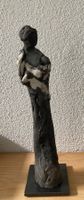 Frau mit Kind von Marianne Giger, Raku-Keramik, Ilanz
