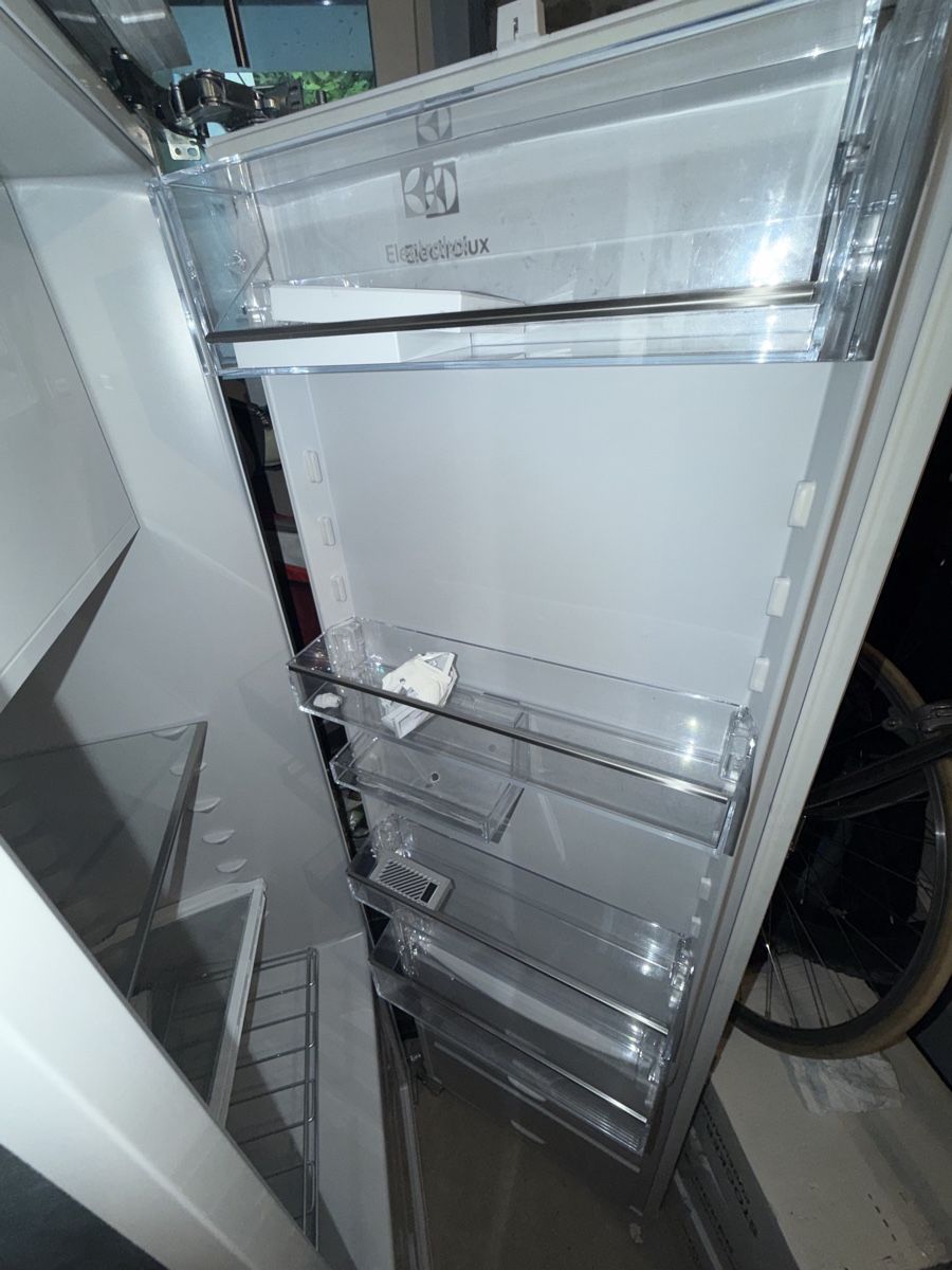 Frigoriferi: Einen Monat lang benutzter Electrolux-Kühlschrank – Nuovo (secondo la descrizione) da Zürich venduto da ale_ylv6 8