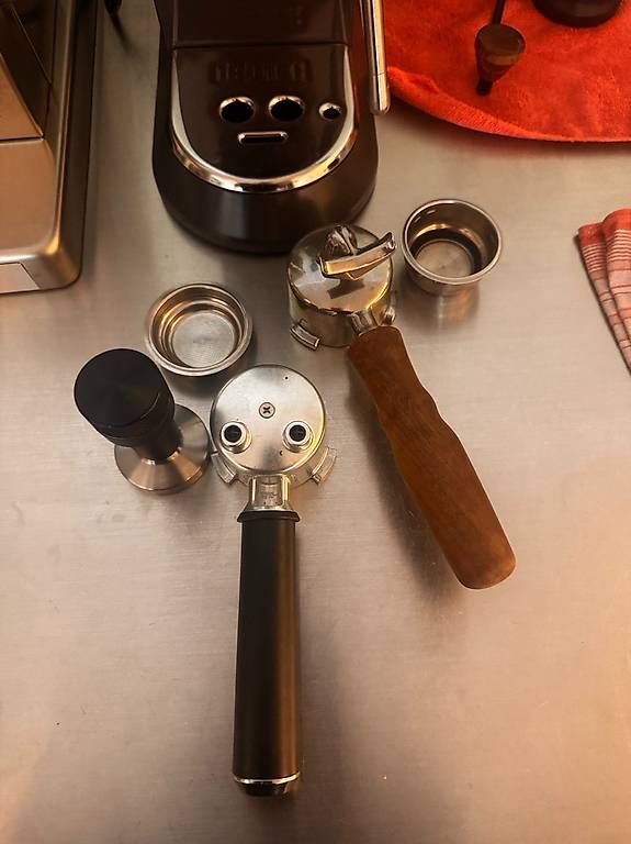 De'Longhi Macchine per caffè & Macchine per espresso: DeLonghi Dedica EC885 Espressomaschine mit extra Siebträger – Usato da Murg venduto da jan_d7km 3