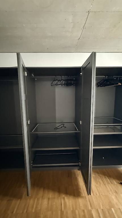 Ikea Armadi: Ikea Kleiderschrank – Usato da Dübendorf venduto da edgarhernandez 3