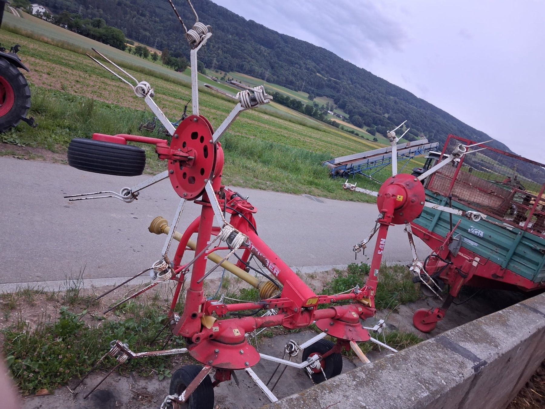 Pöttinger Raccolta foraggio grezzo: Pöttinger Hit 54 Kreiselheuer – Usato da sünikon venduto da Johny7777 1