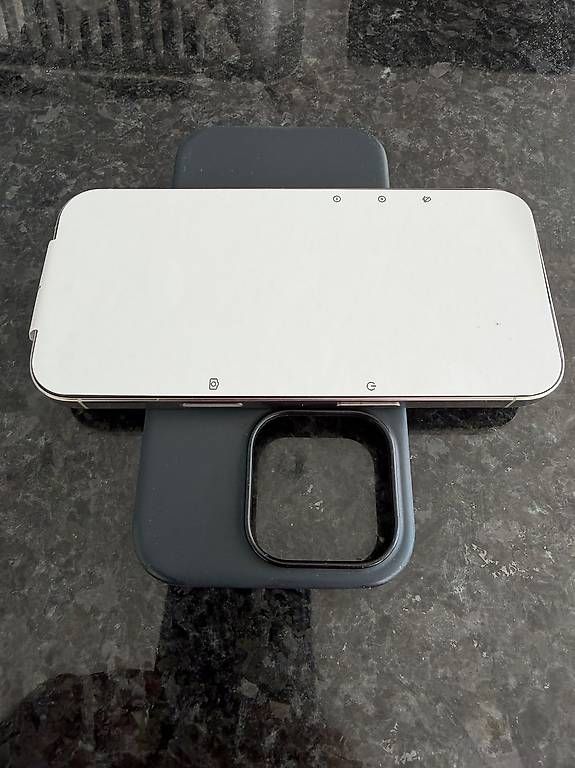 Portables: IPHONE 16 PRO 256 Go  – Neuf avec emballage d'origine à Conthey par ros_j9d6 1