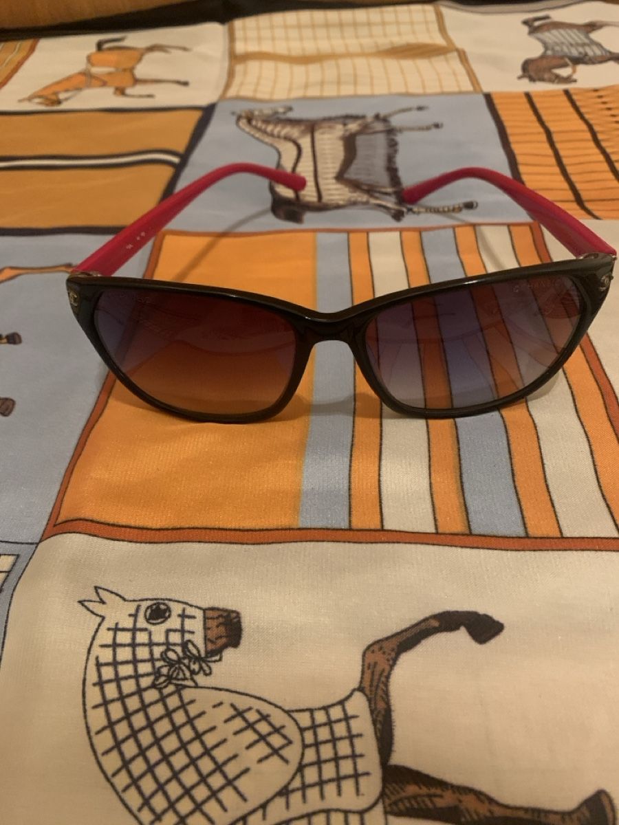 Chanel Occhiali & Lenti: Chanel Sonnenbrille schwarz / rot – Usato da Zürich venduto da dan_j9j6