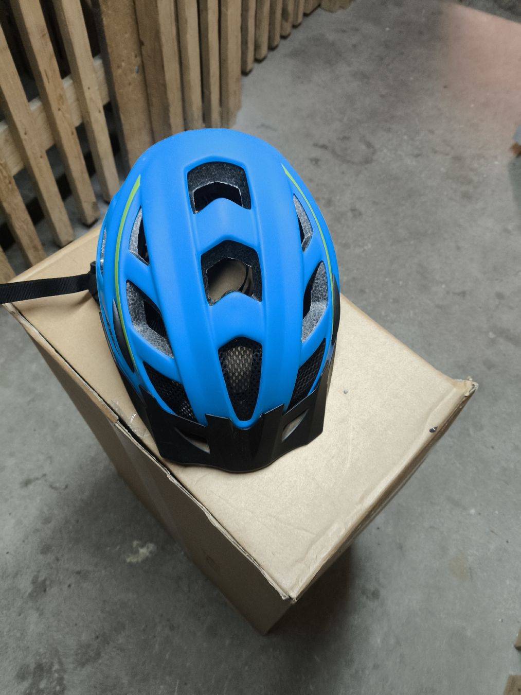Caschi: Helm 🚲 – Nuovo e nell'imballaggio originale da Münchenbuchsee venduto da ben_vbw7 1