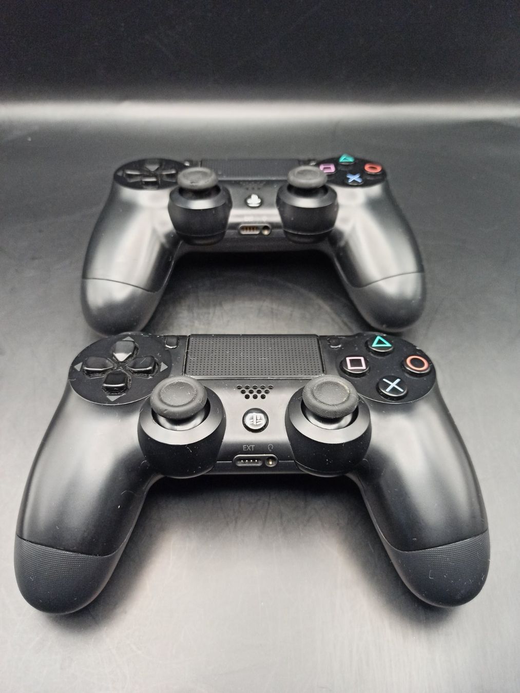 Controller: 2 x Original Controller Sony PS4 Wireless DualShock 4 – Usato da Oberweningen venduto da mar_87mx