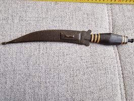 Couteau ancien avec fourreau, en laiton