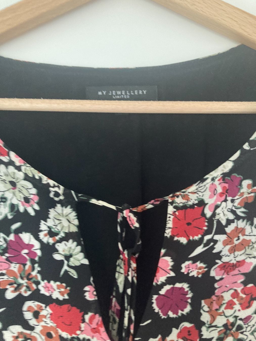 Vestiti: Flower Dress New – Nuovo (secondo la descrizione) da Fällanden venduto da mar_v6pd 1