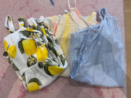Drei Sommerkleider für Mädchen