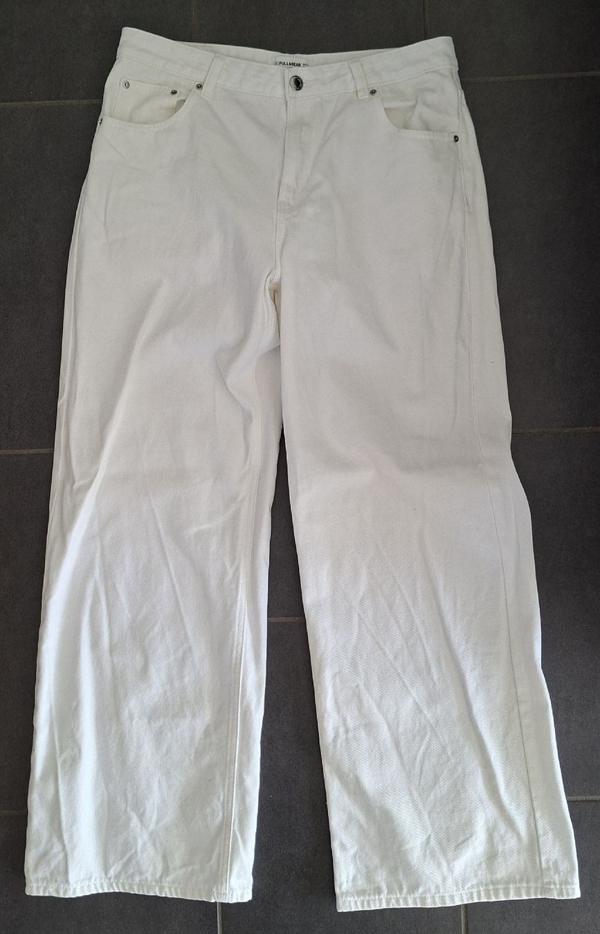 Pull&Bear Jeans: Pull&Bear Jeans weiss weit geschnitten Grösse 44 – Gebraucht aus Möhlin von fase01