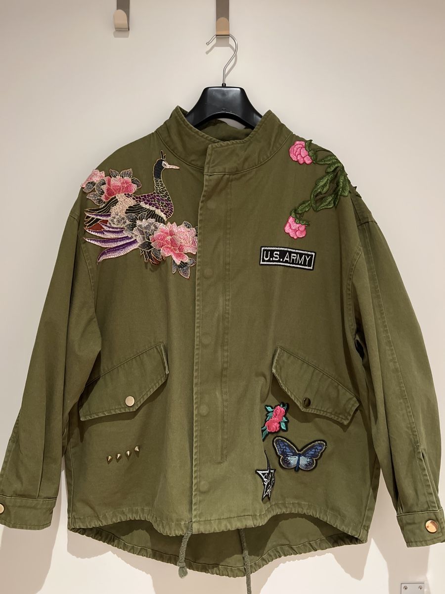 Jacken: Jacke olive Onesize, megacool, salopper Schnitt – Gebraucht aus schaan von Ak9jg8