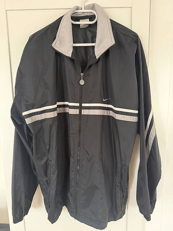 Jacken: Nike vintage jacket regenjacke Jacke – Gebraucht aus Zürich von ame_j5mq