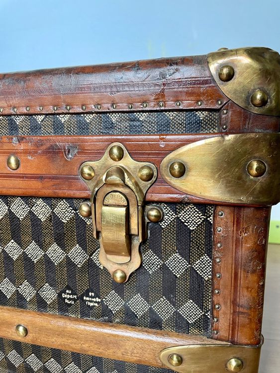Restauration malle ancienne Louis Vuitton