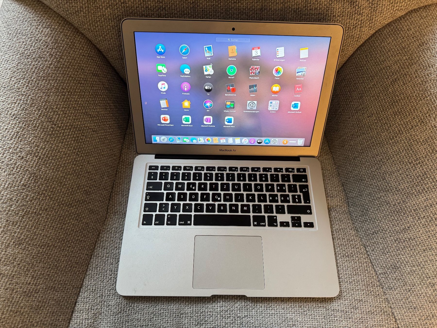 Apple Notebook: MacBook Air inkl. Microsoft Office 2021 – Usato da Adliswil venduto da Busys 4