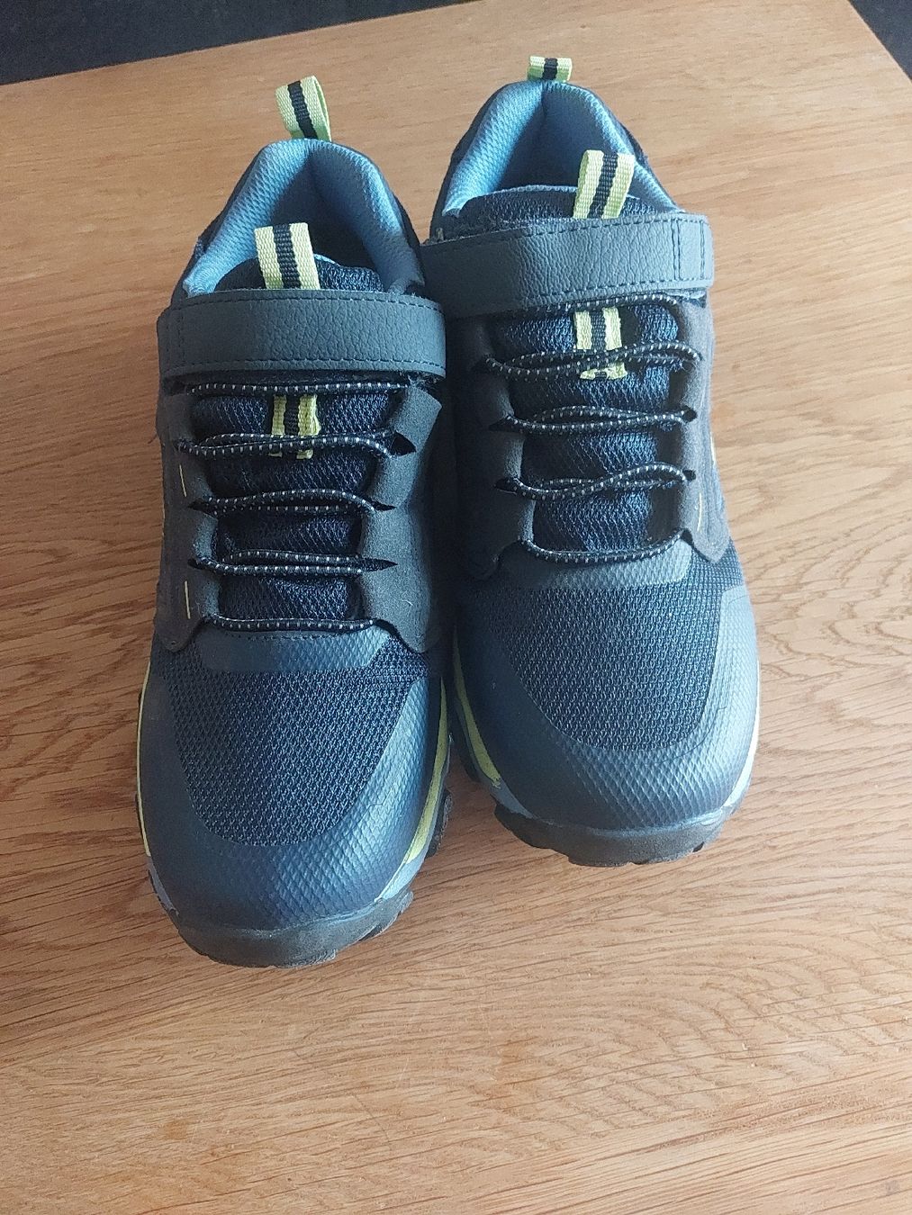 Scarpe da uomo: Kaum getragene Turnschuhe Gr 36 – Usato da Landquart venduto da Cedes 2
