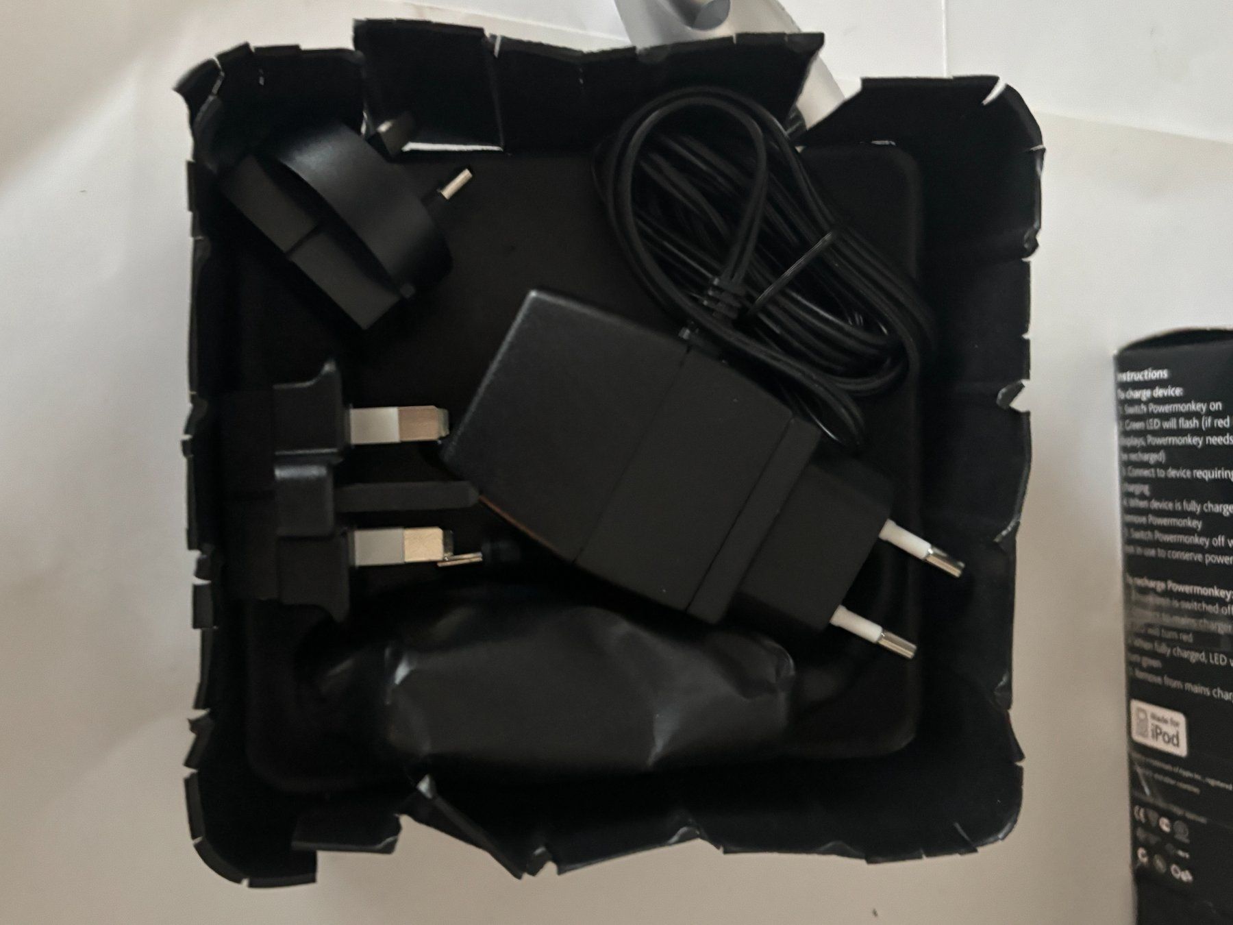 Caricabatterie: PowerTraveller PowerMonkey - Notfall Ladegerät - Silber (L4) – Usato da Wallisellen venduto da AS.TZ. 7