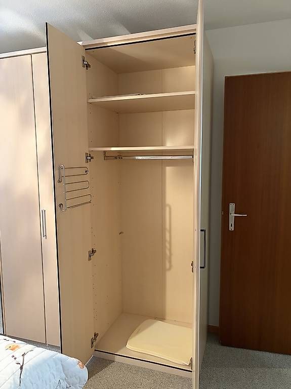 Schränke: Kleiderschrank – Gebraucht aus Zug von Quips35 2