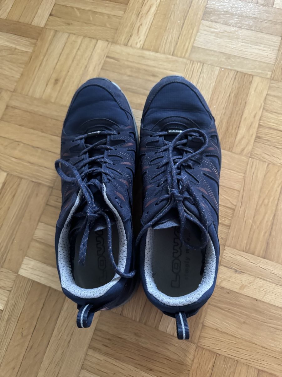 Lowa Scarpe da donna: LOWA Wanderschuhe Damen Grösse  41.5 dunkelblau  – Usato da Zug venduto da doresina
