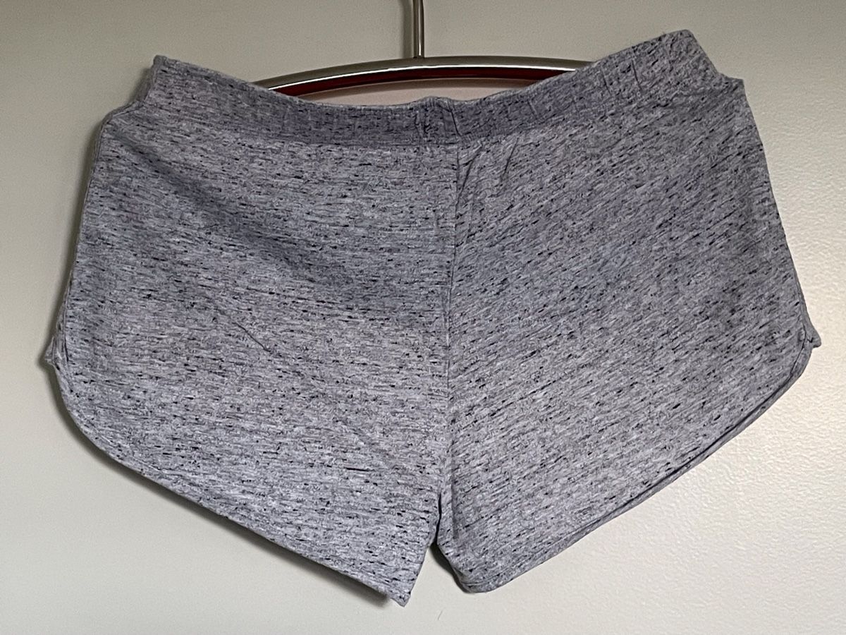 H&M Pantaloni: Short H&M de sport gris chiné, taille M – Nuovo (secondo la descrizione) da Vuadens venduto da Nina11 1
