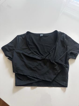 Schwarzes Crop Top, Grösse L (40/42), neuwertig!
