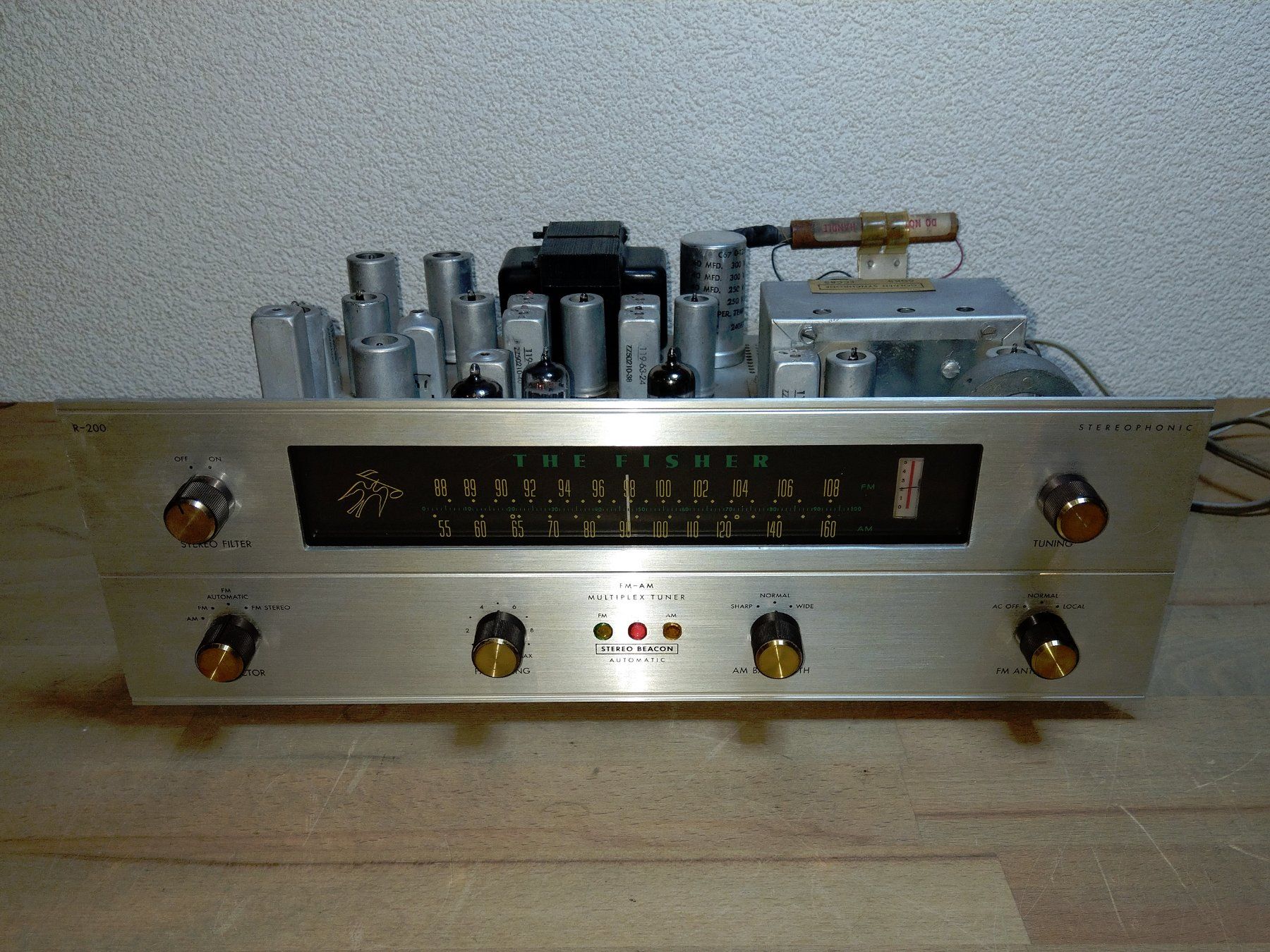 Ricevitori: Fisher R-200 tube tuner – Usato da Villeneuve venduto da Mortacci_tua