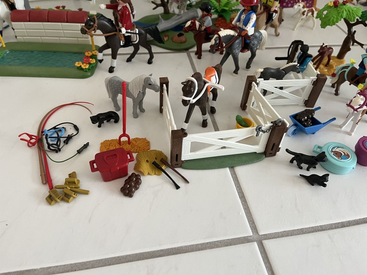 Playmobil Giocattoli: Grosses Playmobil Pferdegestüt – Usato da Uetikon am See venduto da Winnieclaudia 3