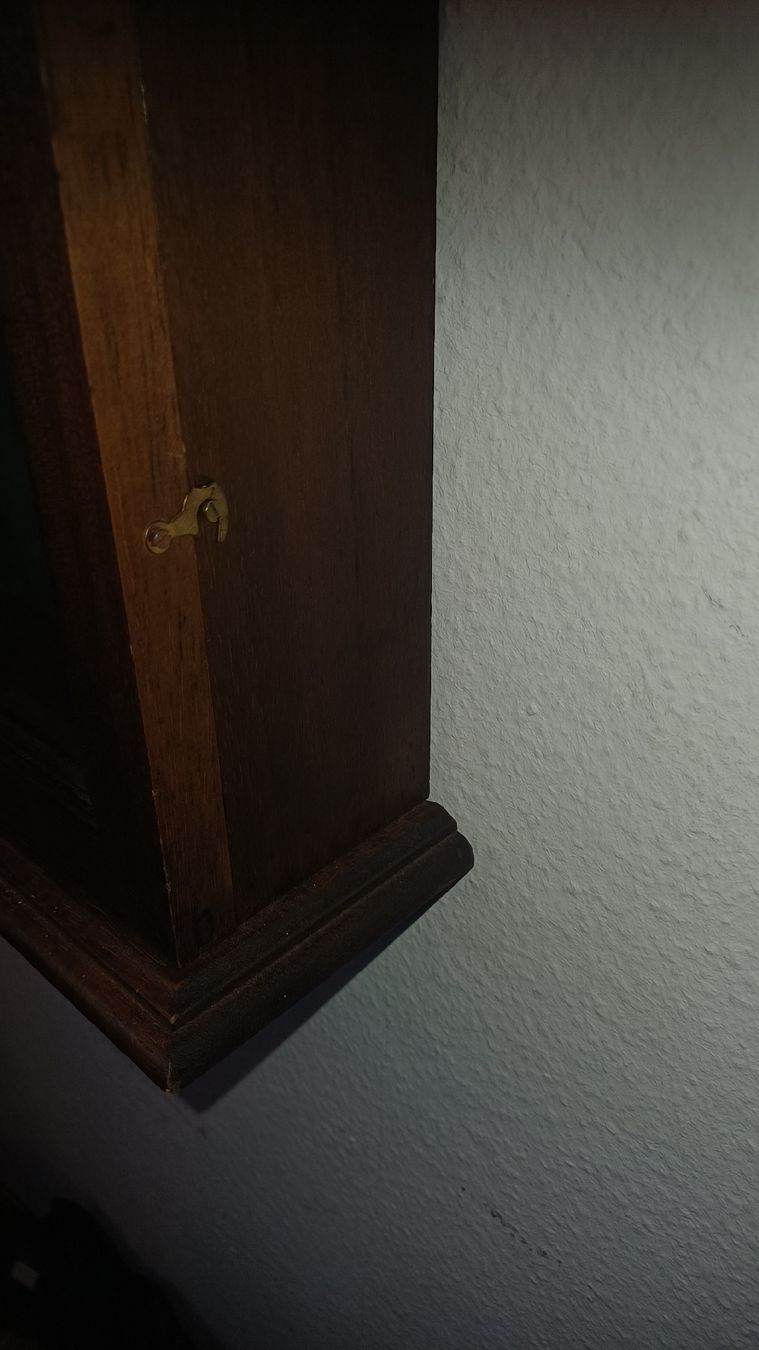 Vitrinen: Alte Wandvitrine  – Gebraucht aus Flawil von Naphtali 3