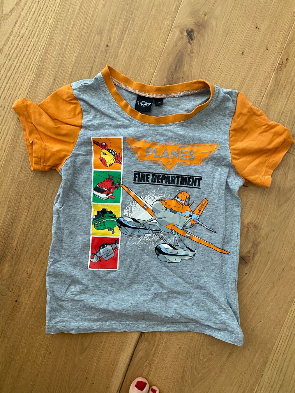 Disney Hemden, T-Shirts & Polos: T-Shirt Planes 2 Grösse 110 – Gebraucht aus Einsiedeln von PaedeK84