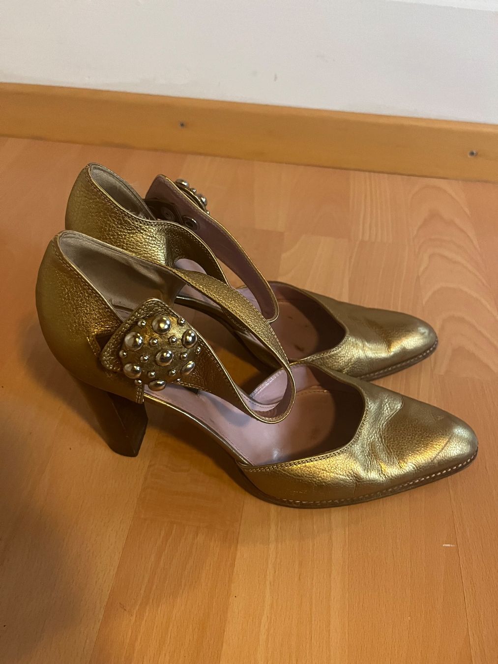 Scarpe da donna: Good quality shoes – Usato da Pully venduto da vik_2mrb
