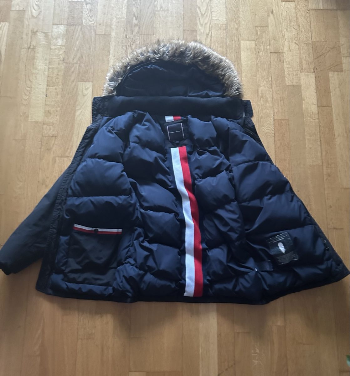 Tommy Hilfiger Jacken: Tommy Hilfiger Winterjacke schwarz Gr. L – Gebraucht aus Winterthur von bax11 1