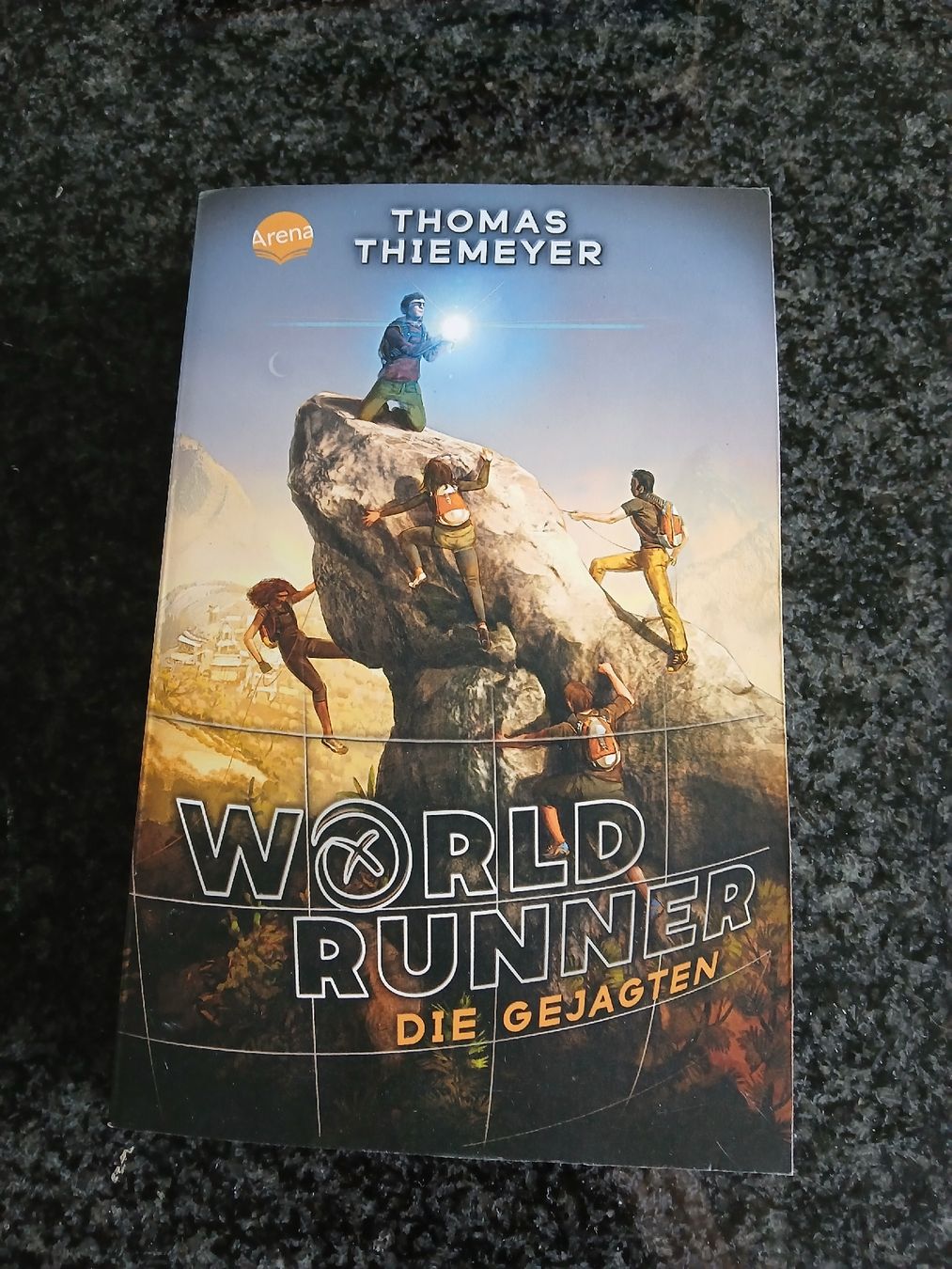 Libri: Buch World Runner die Gejagten – Nuovo (secondo la descrizione) da Fislisbach venduto da Quirlig07
