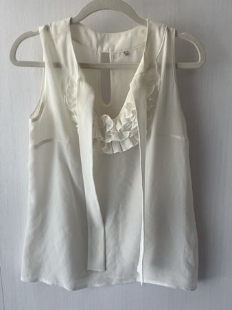 ärmellose Bluse mit Rüschen in Elfenbein