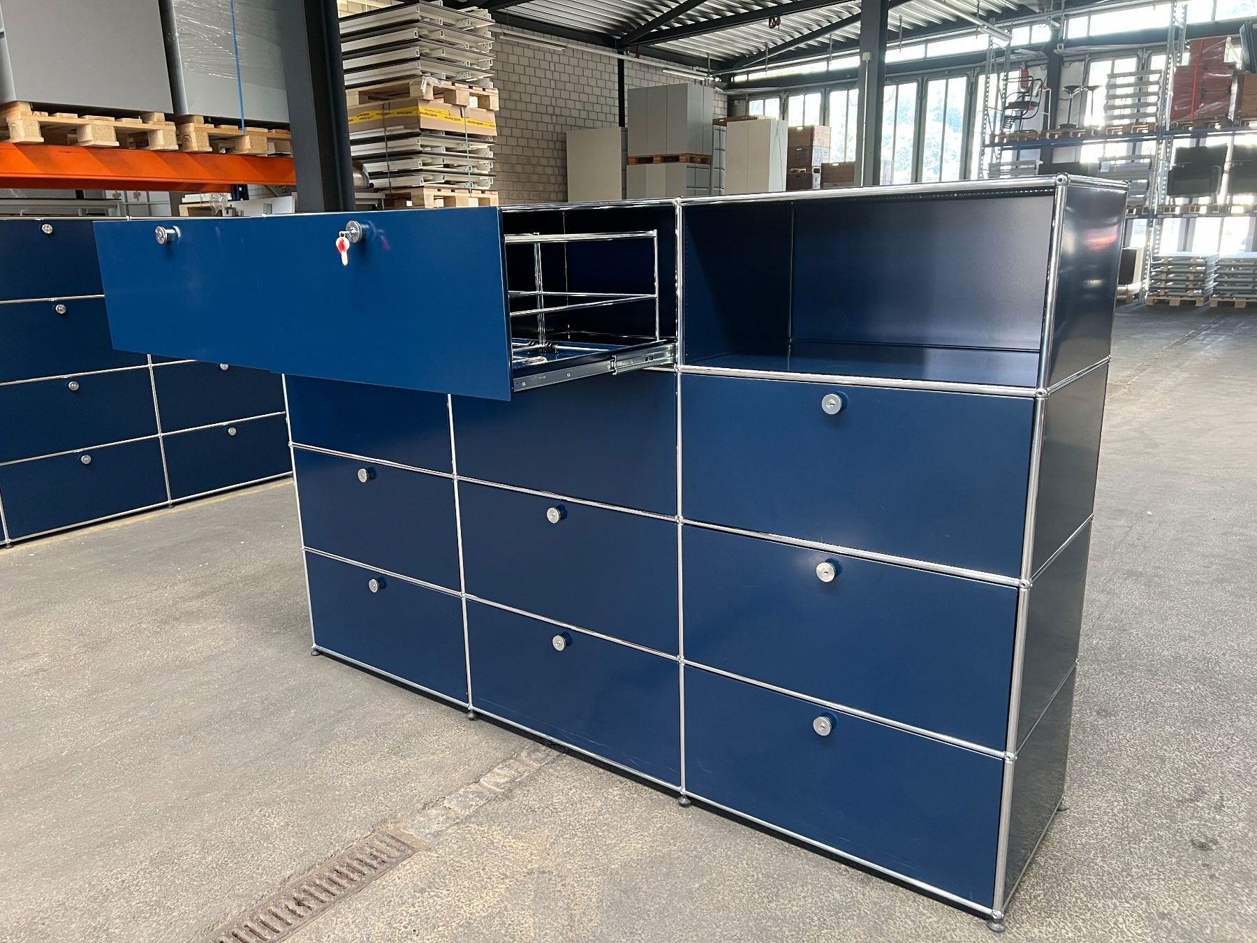 USM Scaffali: USM Haller Highboard 3x4 in blau – Usato da Wangen an der Aare venduto da TBYN 1