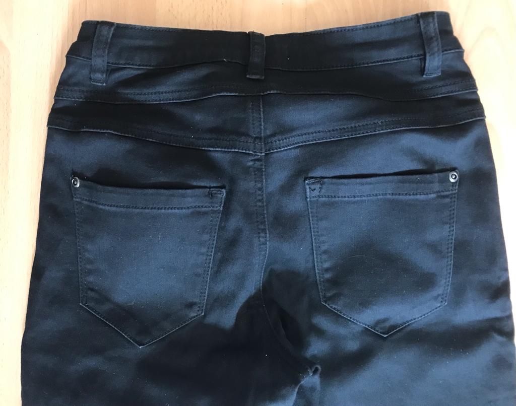 Jeans: Jeans schwarz mit 3 Knöpfen – Gebraucht aus Biel/Bienne von SandraDG 5