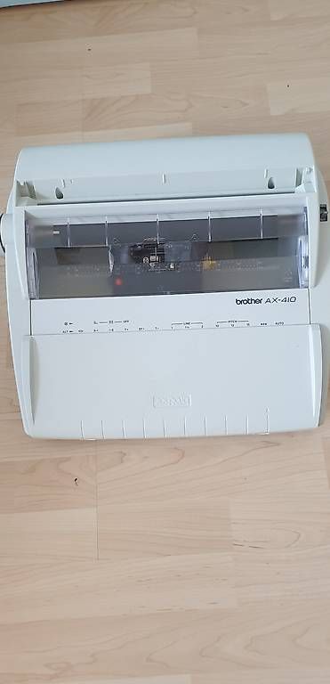 Brother Macchine da scrivere: Machine à écrire Brother  AX-410 – Usato da Moutier venduto da hugo2630 2