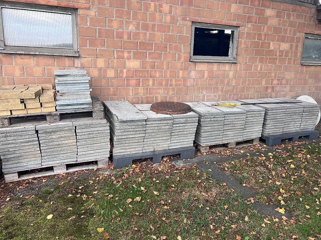 Rivestimenti per pavimenti: Terassenplatten | Gehwegplatten | Gartenplatten – Usato da Hellbühl venduto da Saluna01 1