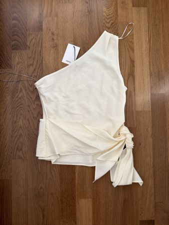 Cream One-Shoulder Tie Top - Perfect for Summer Days! ☀️
