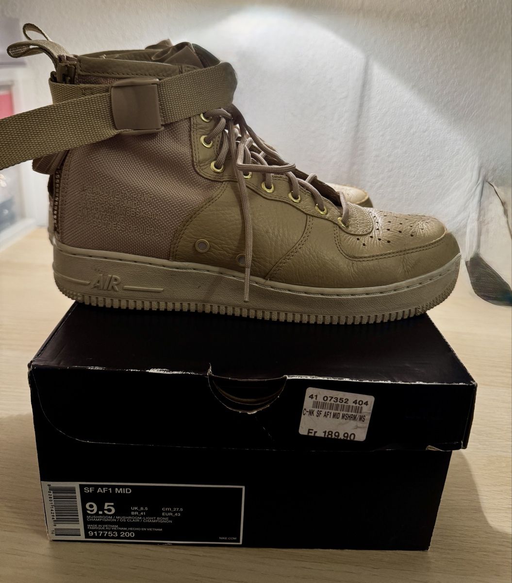Nike Scarpe da uomo: Nike SF Air Force 1 Mid Pilz Gr.43 – Usato da Zürich venduto da swiss.tech