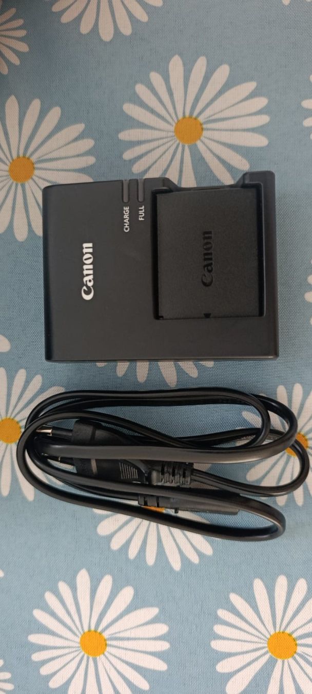 Canon Kamera: Canon EOS 2000D Kit + 2 Objektive + 64GB SD-Karte – Gebraucht aus Susten von Giorgio_Pastore 7