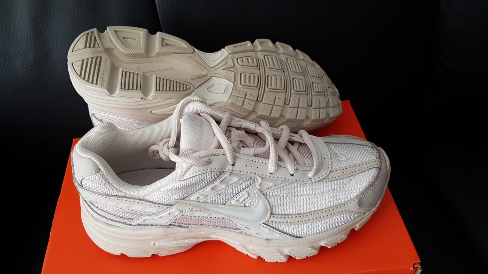 Nike Scarpe da uomo: Nike INITIATOR Gr.36,Leder-Stoff. – Nuovo e nell'imballaggio originale da Zürich venduto da ata_c8nh 7