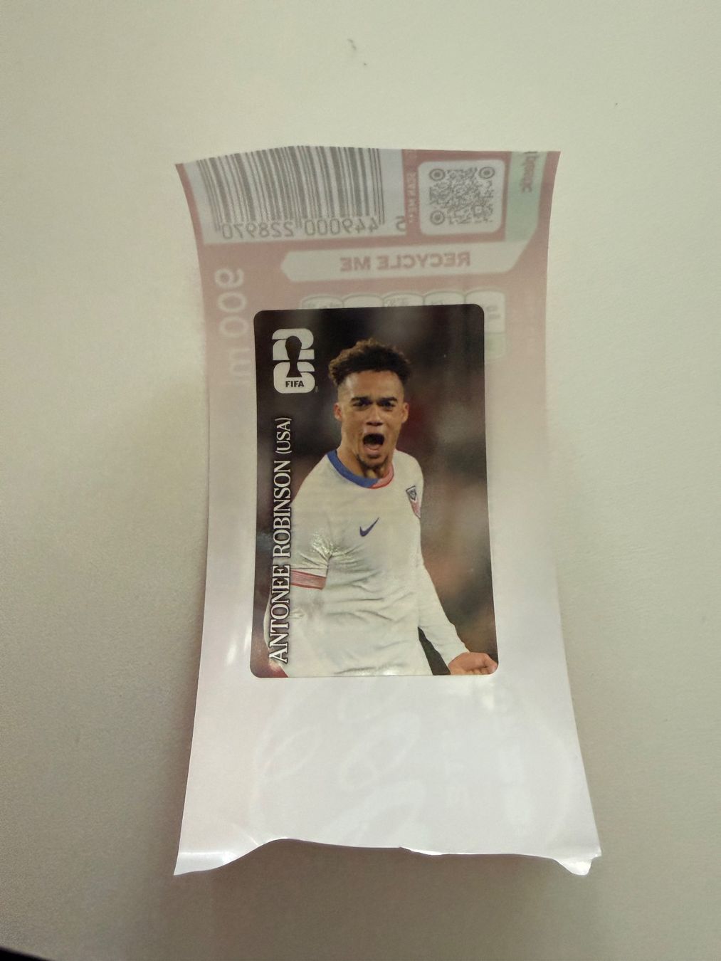 Panini Carte collezionabili: Panini World Cup 2026 Coca Cola Sticker Antonee Robinson – Nuovo e nell'imballaggio originale da Arbon venduto da tlu_g68s