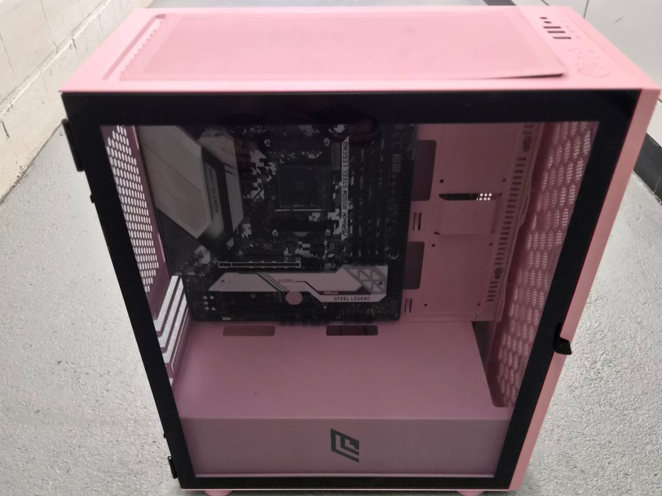 Custodie: Gehaeuse PC rosa – Usato da Domat Ems venduto da tchnesa 1