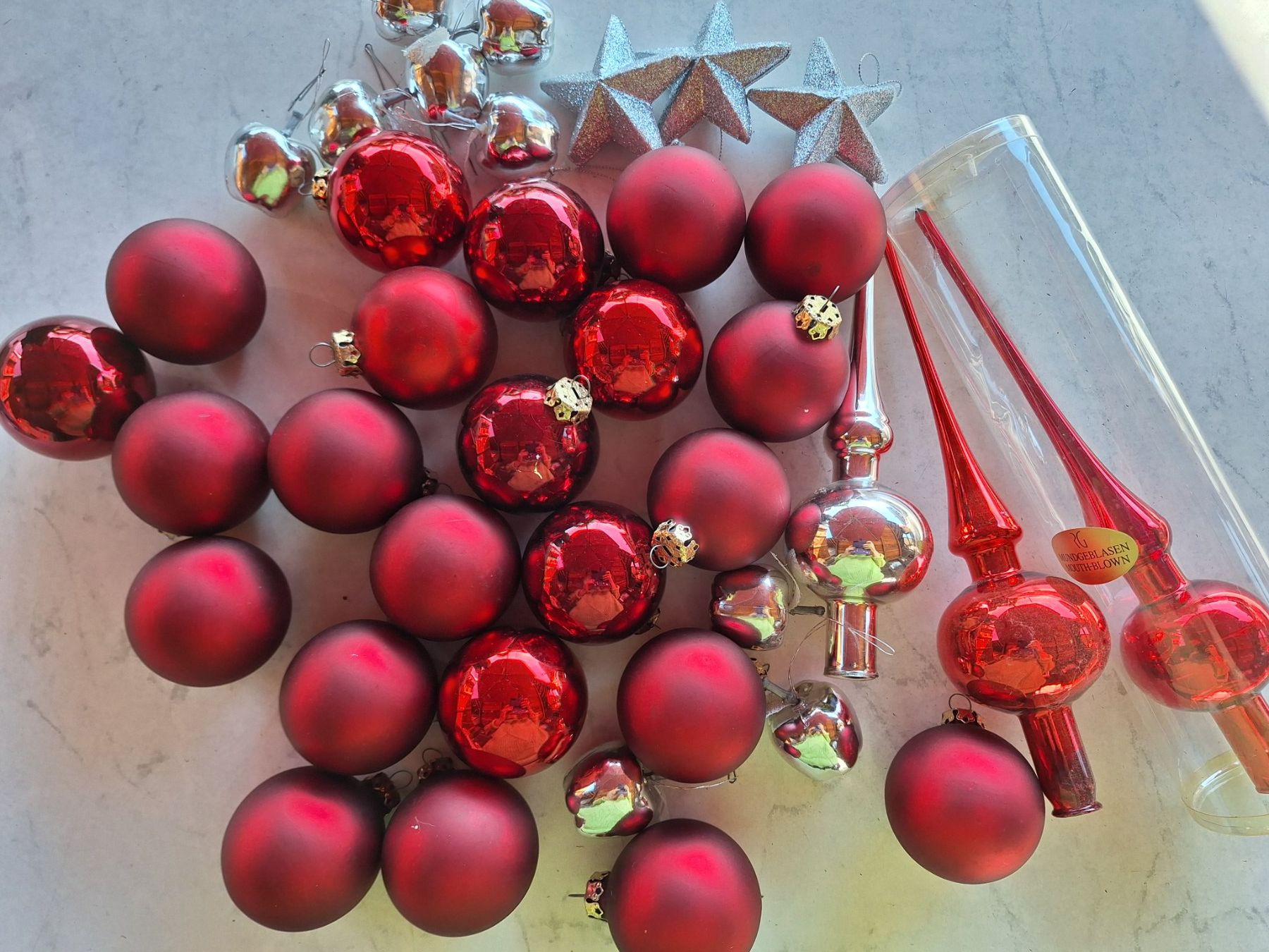 Tutte le decorazioni: WEIHNACHTSKUGELSET IN ROT & SILBERFARBE – Usato da Huttwil venduto da Kunterbuntli