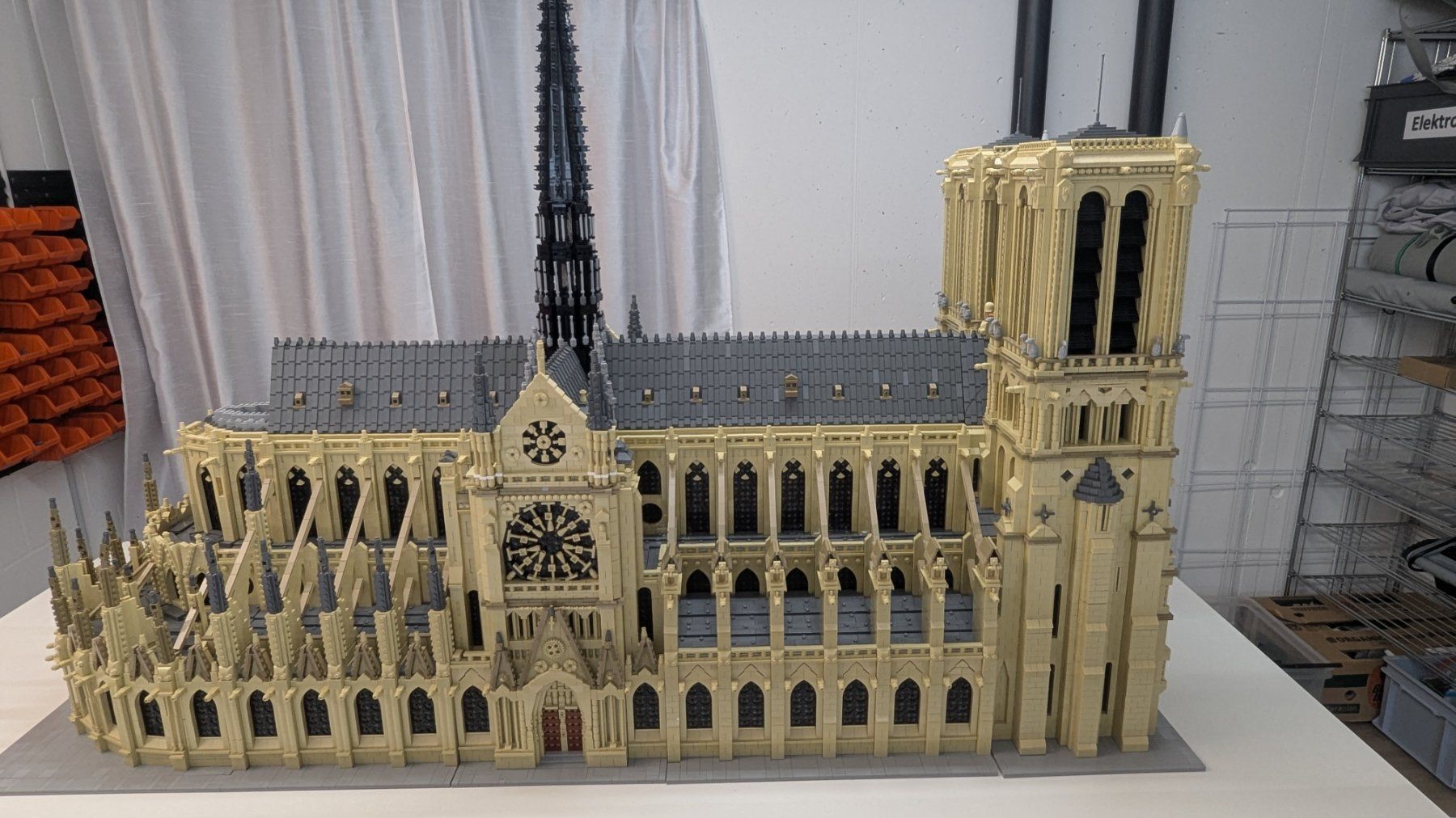 Kit di costruzioni: Notre Dame Stebricks Lego 150x110x60cm – Nuovo (secondo la descrizione) da Bönigen venduto da Twpin