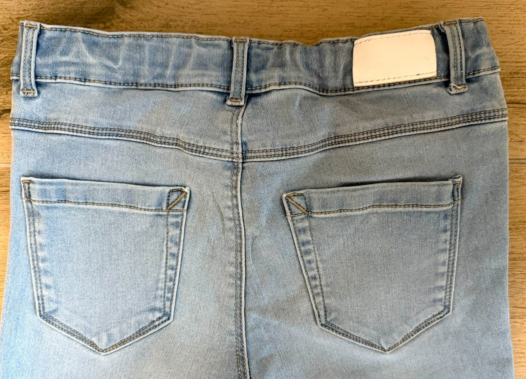 Only Pantaloni: ONLY Jeans Gr. 152, hellblau, verstellbarer Bund – Usato da Zuzwil SG venduto da Zaubertipps 2
