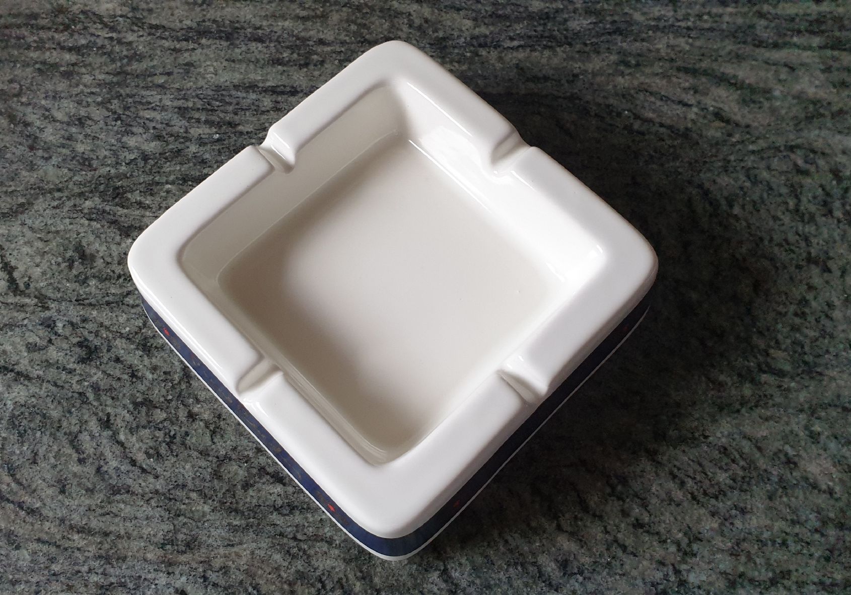Aschenbecher: ASCHENBECHER PIERE CARDIN – Neu (gemäss Beschreibung) aus Wengi b. Büren von Ot1000 1