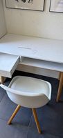 Tisch und Stuhl 