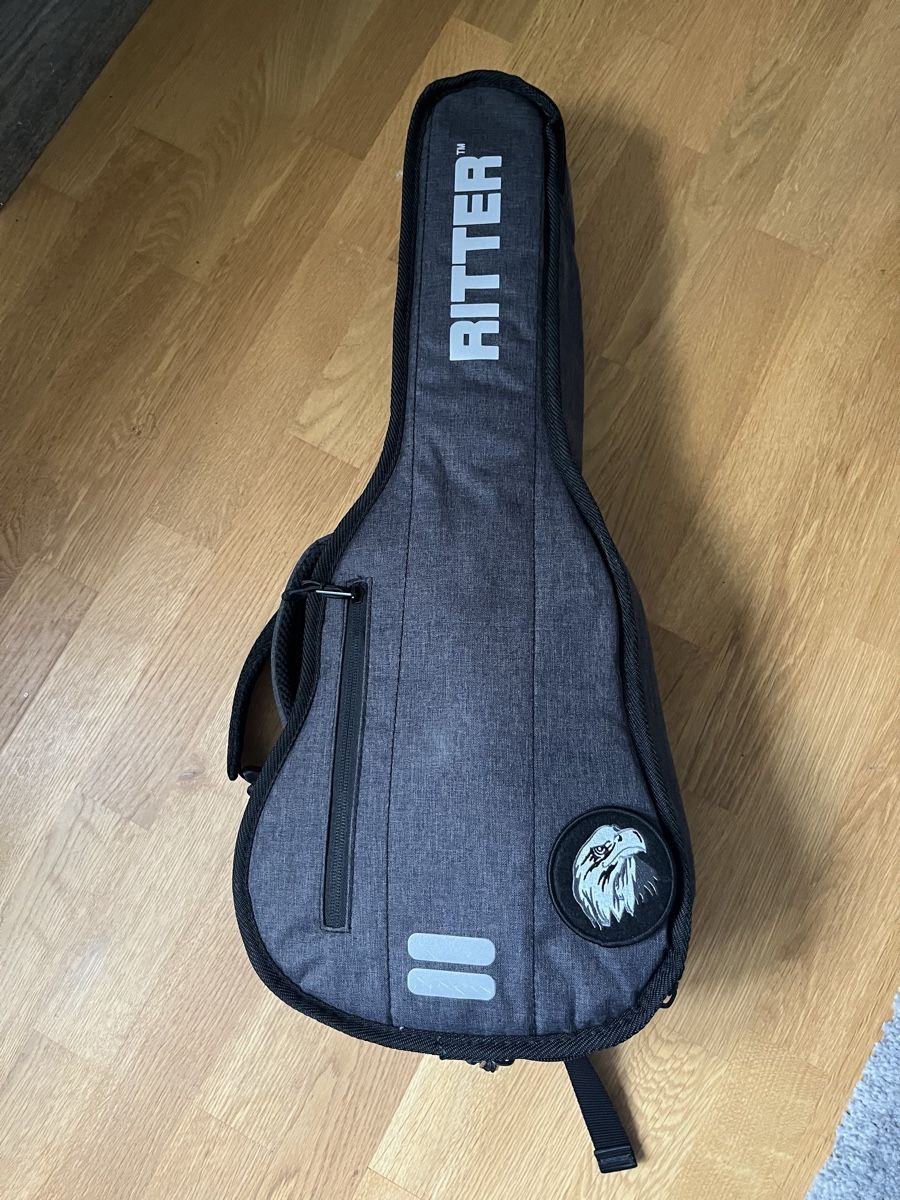 Instruments de musique: 2 Ukulelen, Stimmgerät, Bücher, CD’s – D'occasion à Bern par amapola9 1