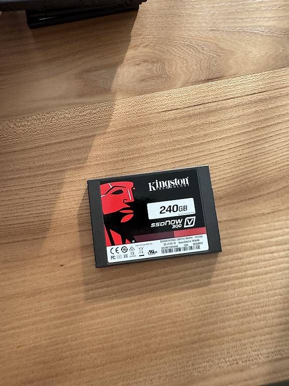 Dischi rigidi: Kingston SSD 240 GB – Usato da Grenchen venduto da Strassenschild_9
