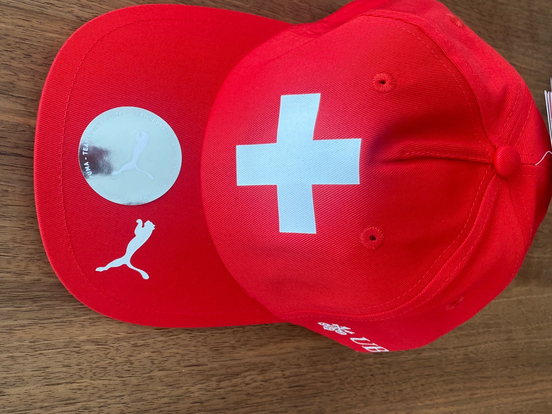 Puma Altro in  Abbigliamento & Accessori: Rote Puma Schweiz Cap neu – Nuovo e nell'imballaggio originale da Zumikon venduto da Madchris2424